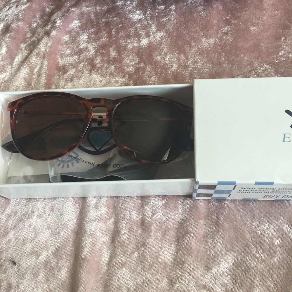 Sunglasses - Picture 3 of 11